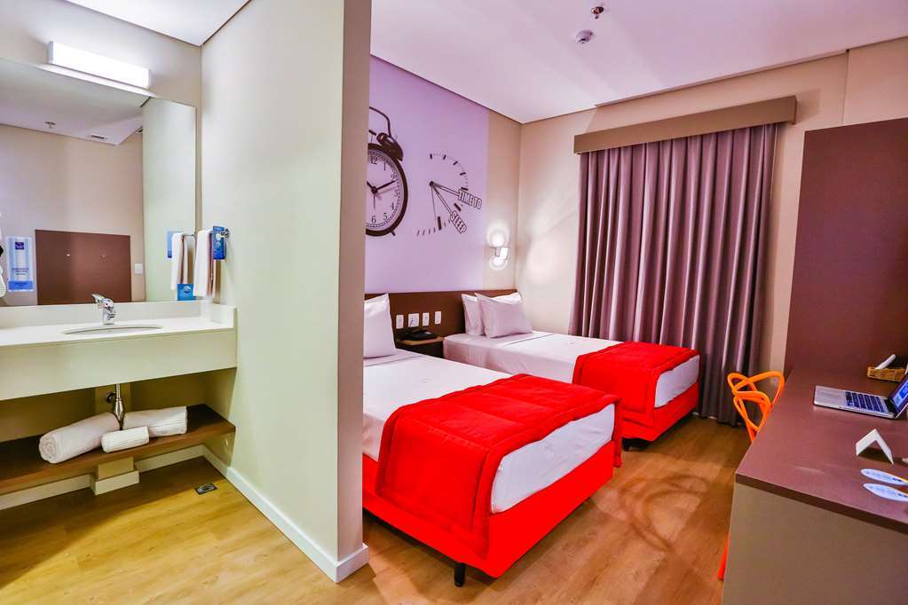 Summit Suites Hotel Pindamonhangaba Phòng bức ảnh